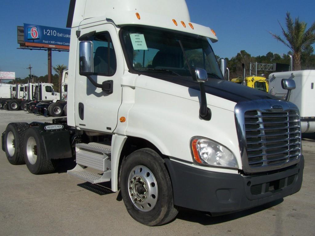 2010 Freightliner Cascadia 125 Day Cab