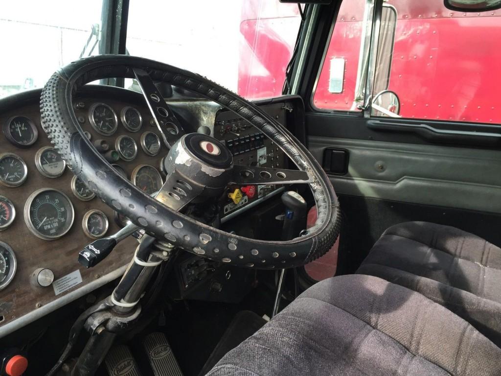 1985 Peterbilt 359 Wrecker Truck