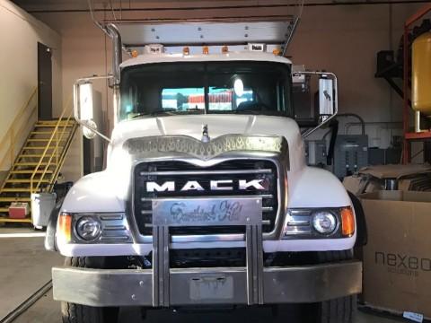 2005 Mack Granite CV713 truck for sale