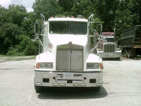 Tough worker 1987 Kenworth t600 wrecker truck for sale