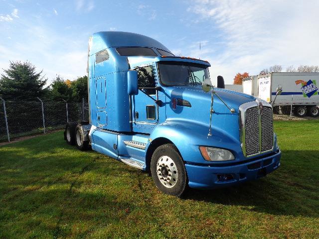 clean 2011 Kenworth T660 truck