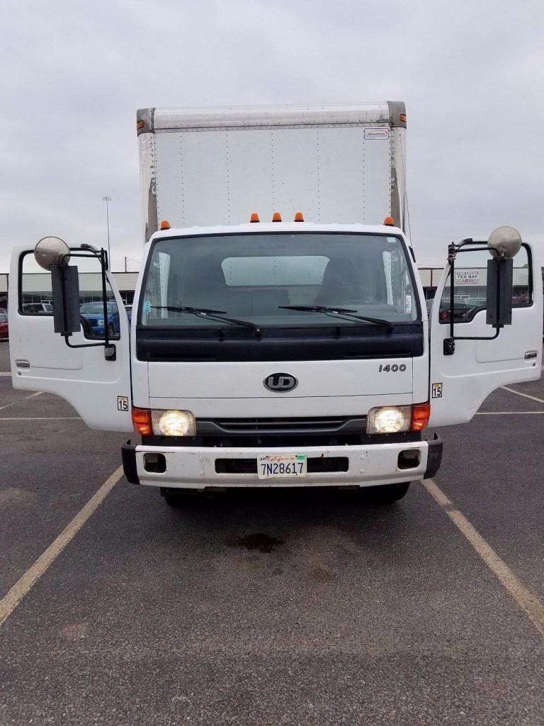 needs paint 2004 Nissan UD1400 truck