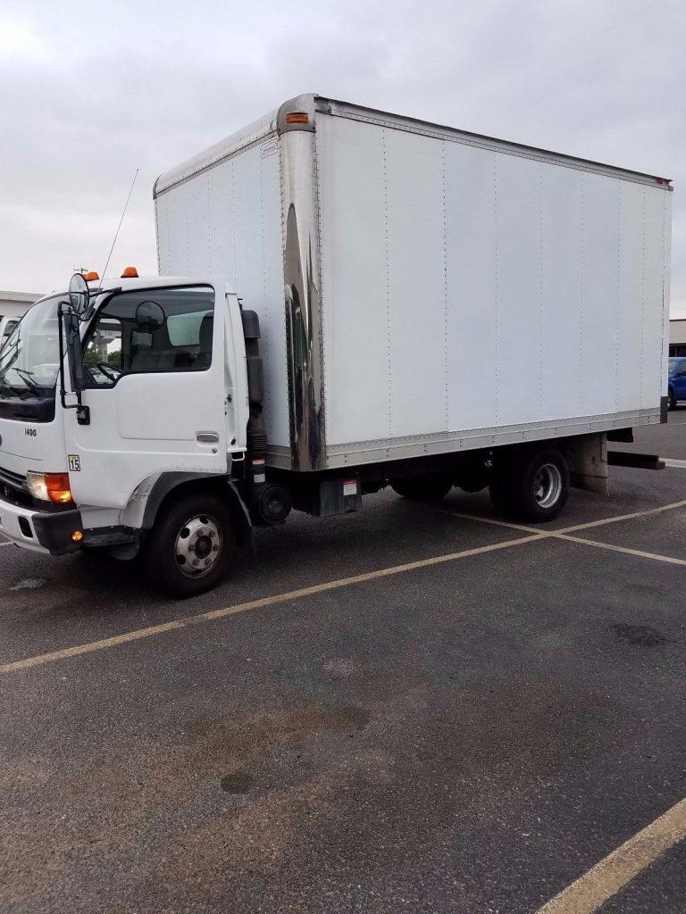 needs paint 2004 Nissan UD1400 truck