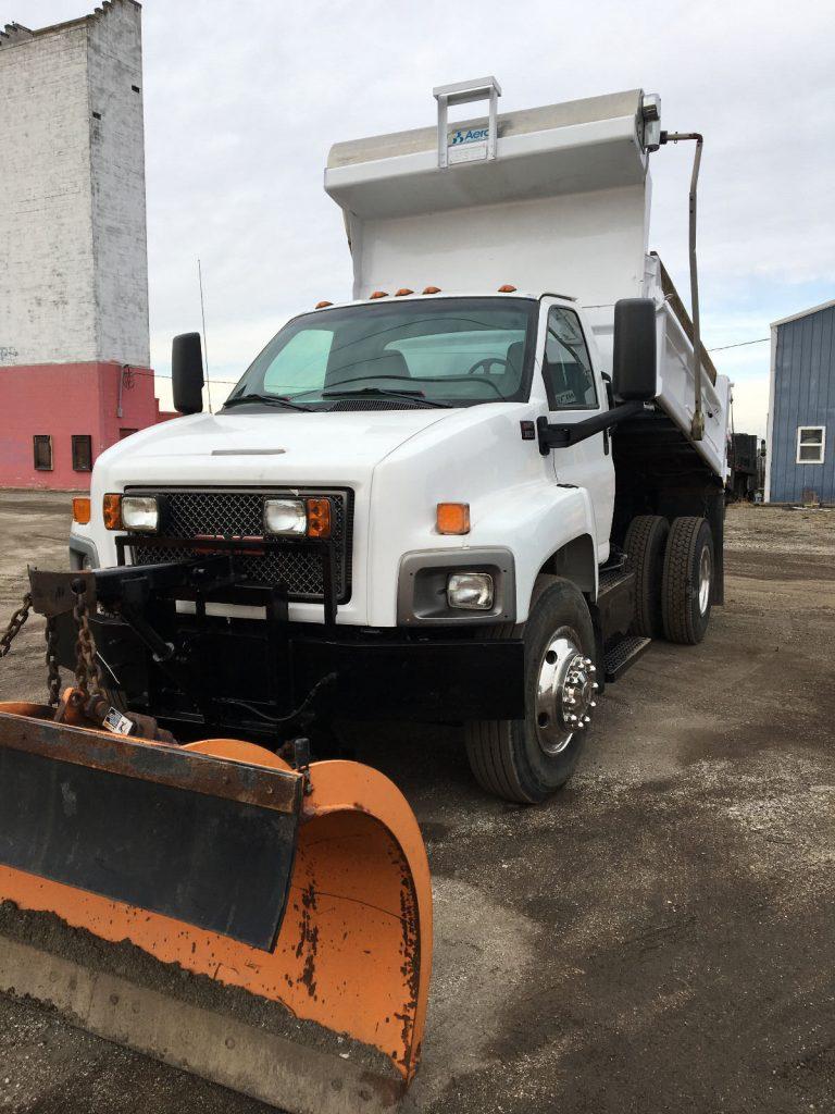 ready to plow 2004 GMC 8500 truck