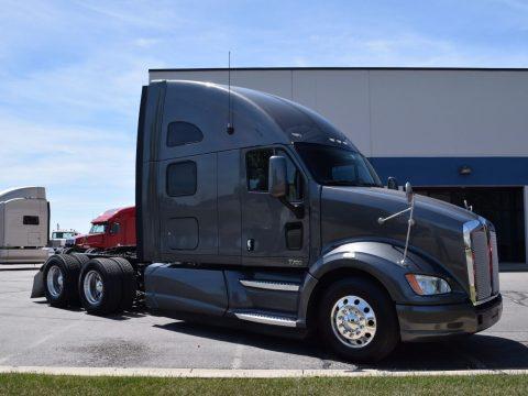 super clean 2012 Kenworth T700 truck for sale