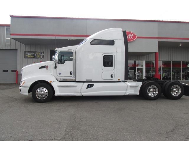 strong 2014 Kenworth T660 truck