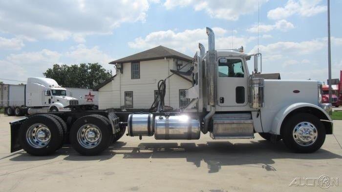 decent miles 2011 Peterbilt 389 truck