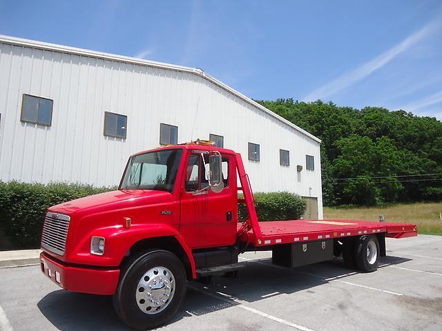 excellent shape 2001 Freightliner FL70 truck