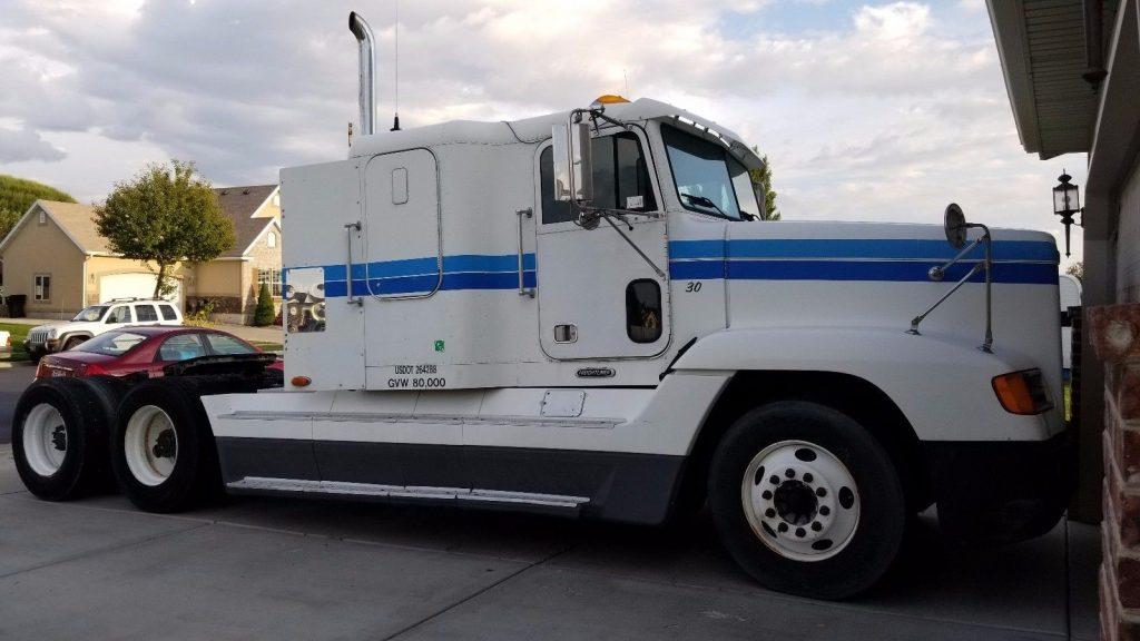 ready for work 2000 Freightliner Conventional FL truck