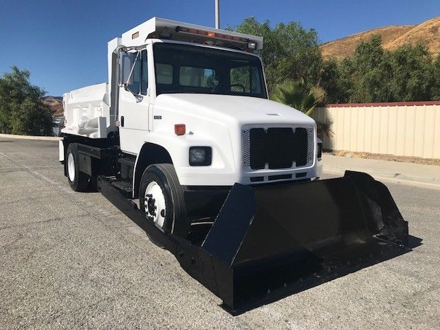 very clean 2002 Freightliner FL70 truck