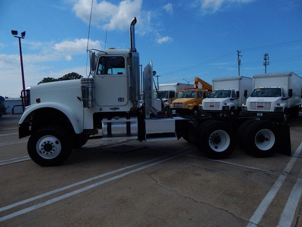 well serviced 2005 Freightliner CLASSIC truck