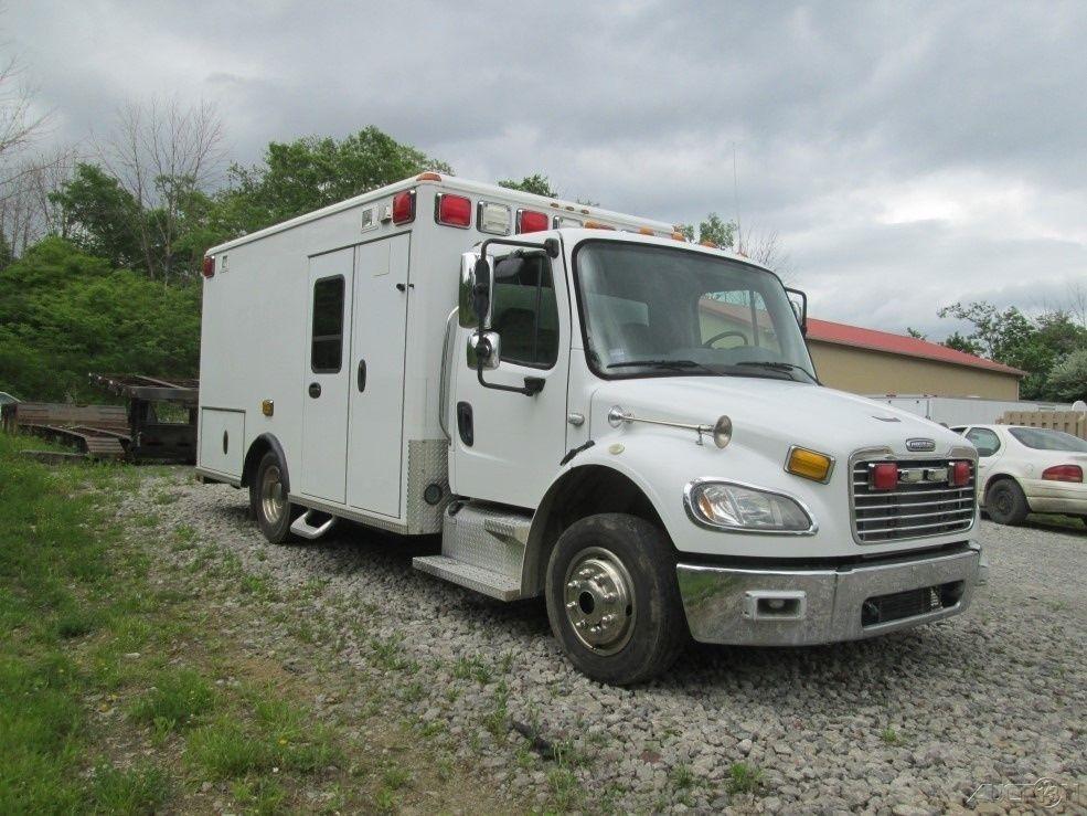 ambulance 2010 Freightliner M2 truck