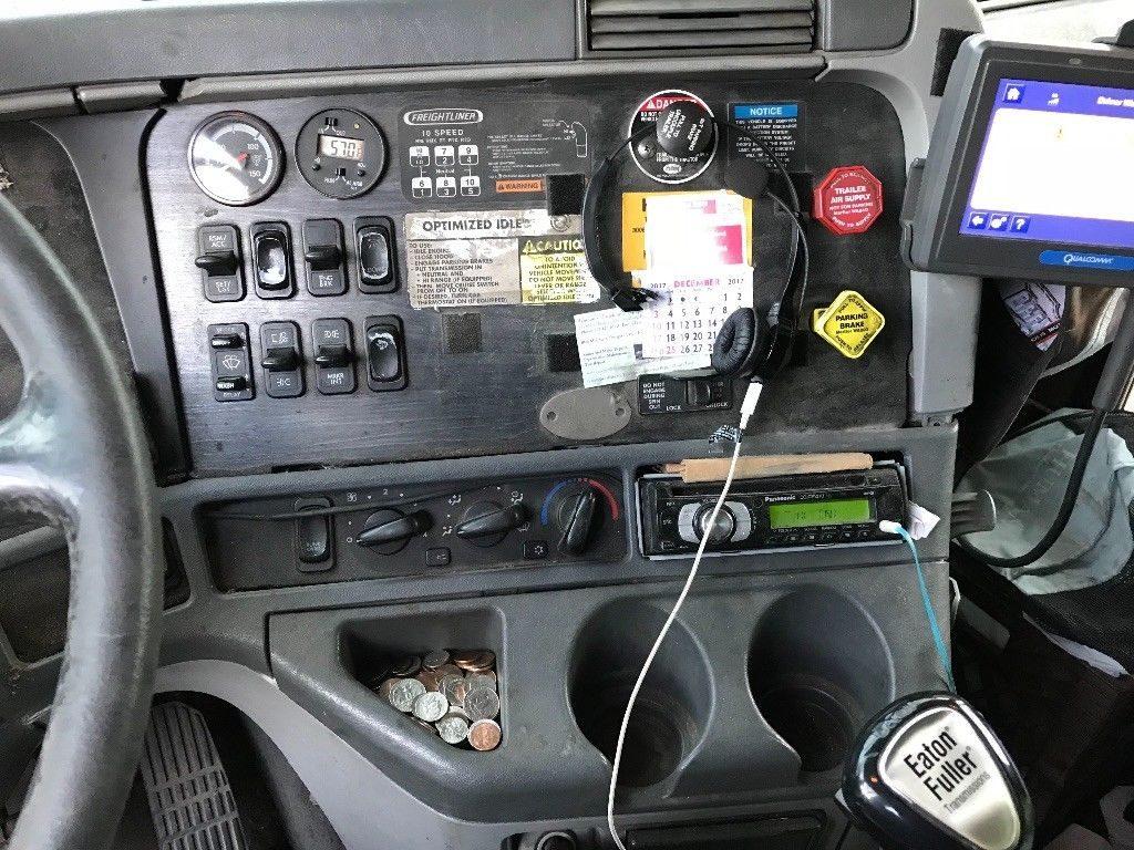 reliable 2010 Freightliner Columbia semi truck