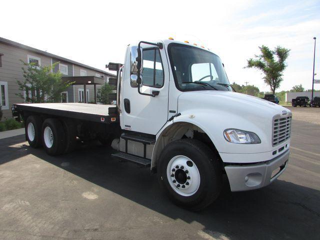 rust free 2005 Freightliner M2 Flat Bed Truck