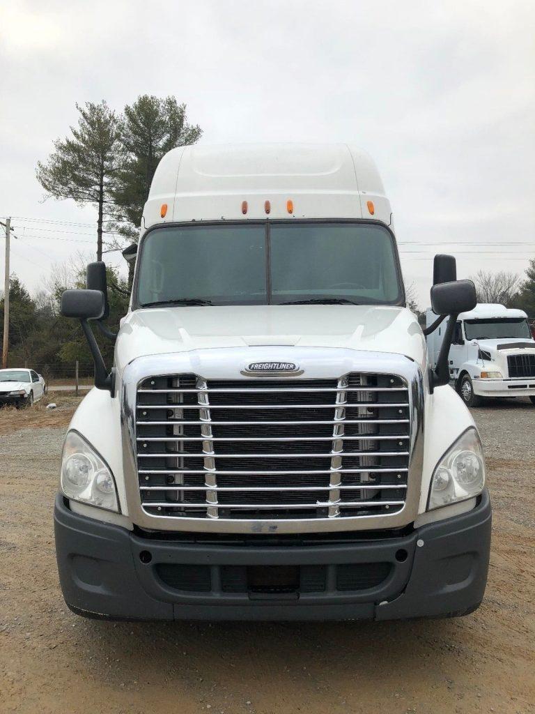 reliable 2012 Freightliner CASCADIA truck