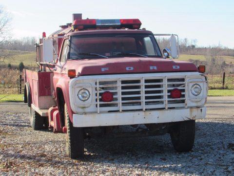 surface rust 1978 Ford F704F fire engine truck for sale