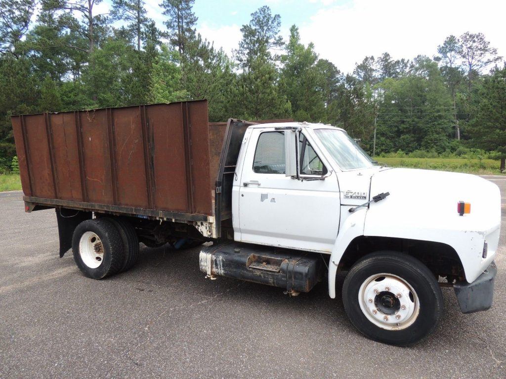 clean 1993 Ford F700 truck