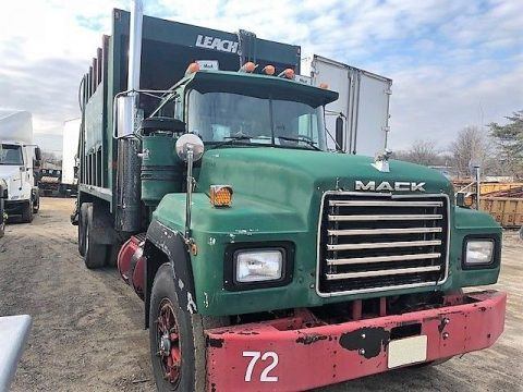 GOOD RUNNING 1993 Mack RD 690S garbage truck for sale