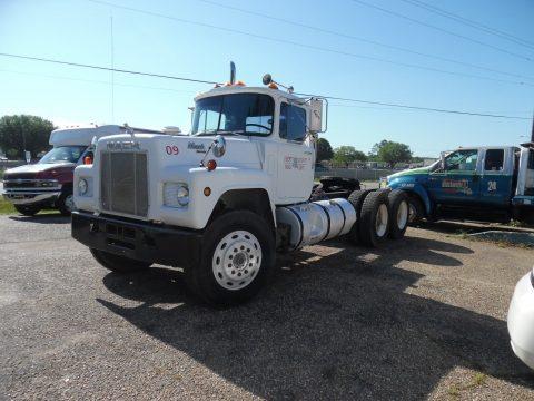 needs cleaning 1988 MACK R690 truck for sale