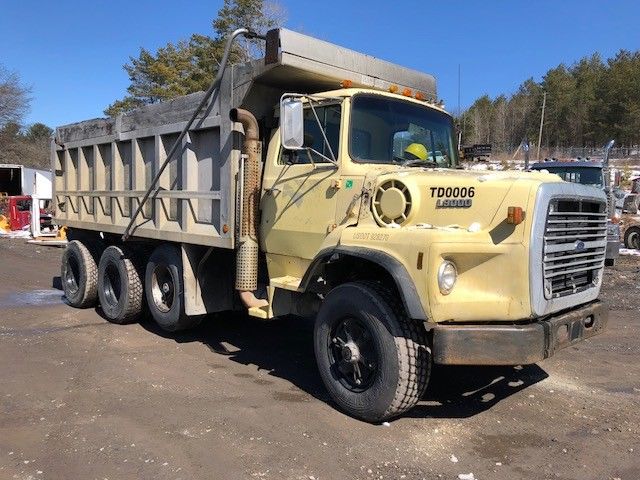 solid 1989 Ford L9000 truck