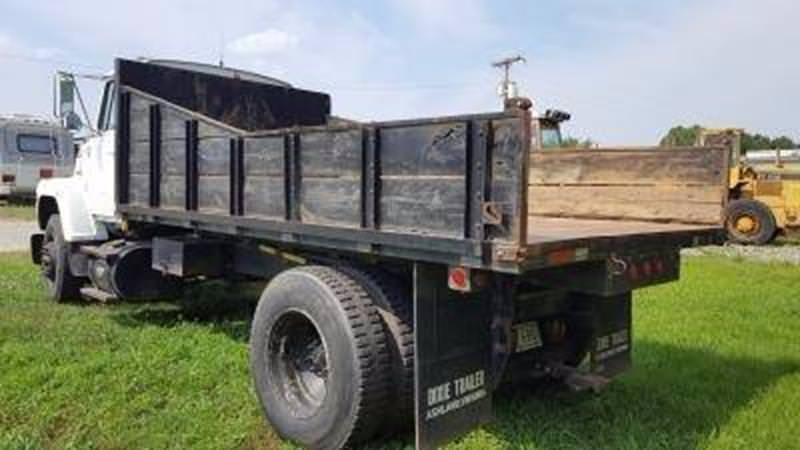 solid 1990 Ford L8000 Dump Truck