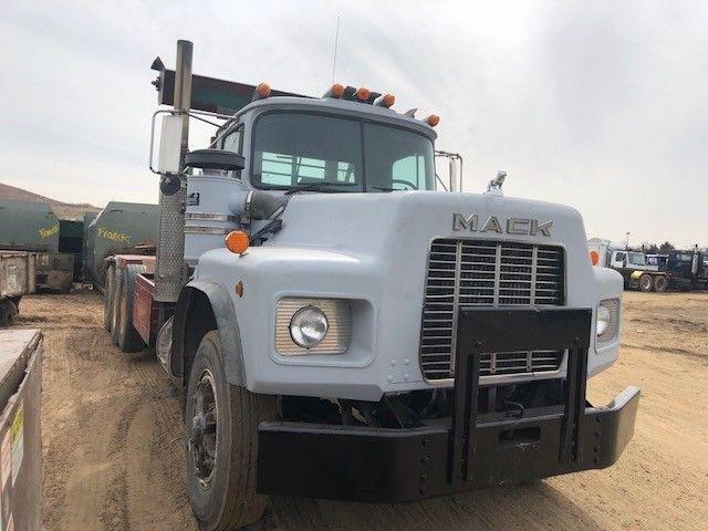 solid 1994 Mack RB 690S truck