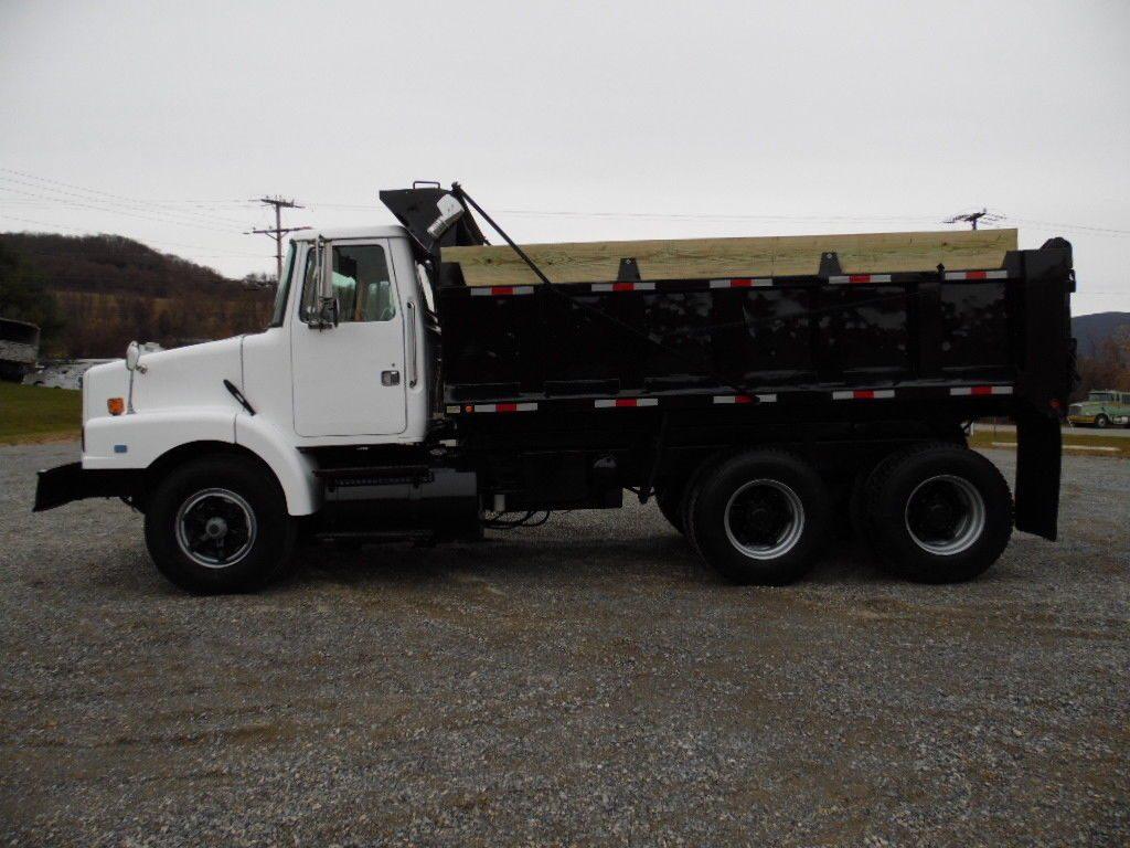 very clean 1990 Volvo White Contractor Tandem AXLE DUMP TRUCK