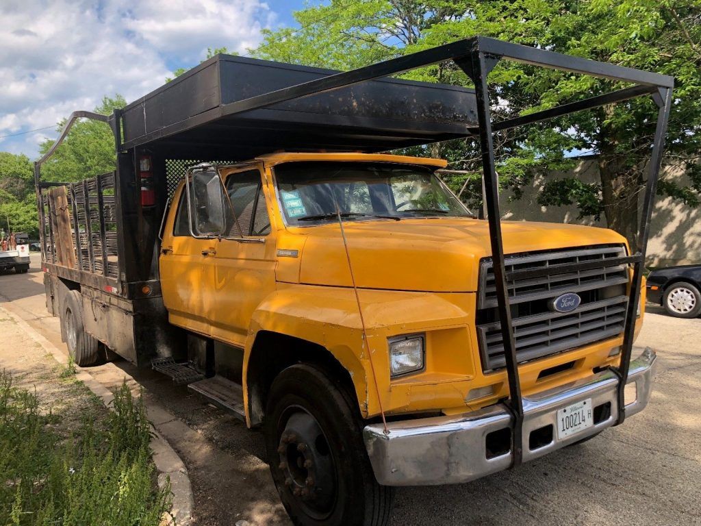 low mileage 1995 Ford F800 truck