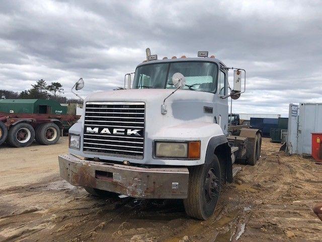 needs paint 1996 Mack CL 713 truck