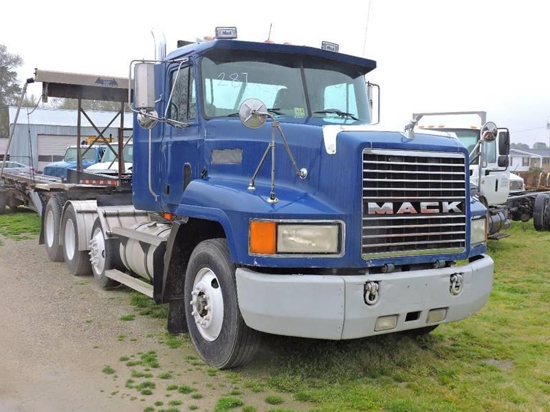 solid 1996 Mack Ch613 Tri Axle truck