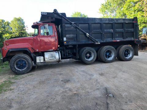 low miles 1998 Mack RD688S Tri axle Dump truck for sale