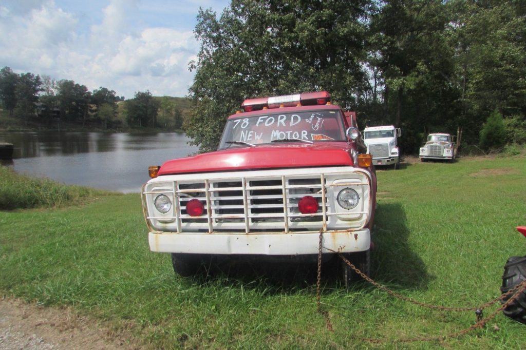 solid 1978 Ford F700 fire truck