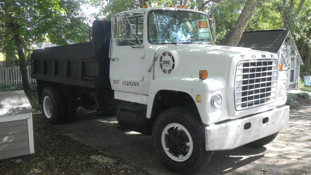 very reliable and solid 1972 Ford L 900 truck