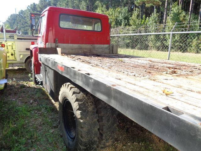 low miles 1980 International 2 ton Stake bed truck