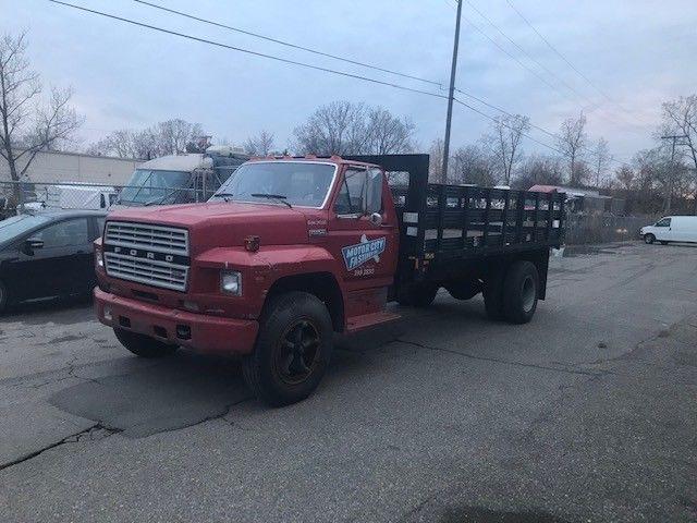 low miles 1982 Ford F700 truck