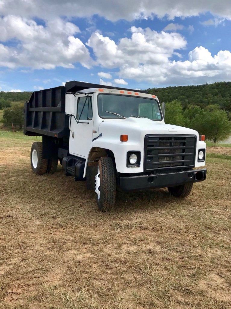 strong and solid 1984 International S1700 dump truck