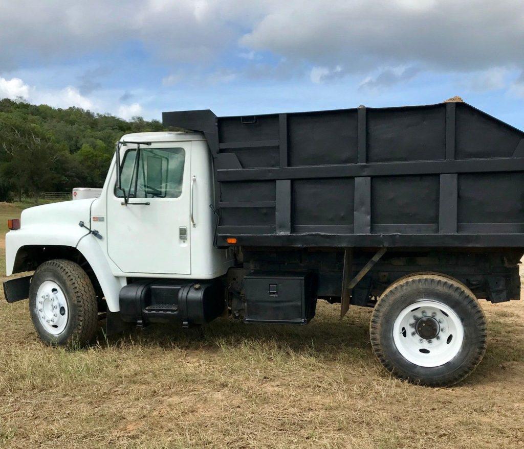 strong and solid 1984 International S1700 dump truck