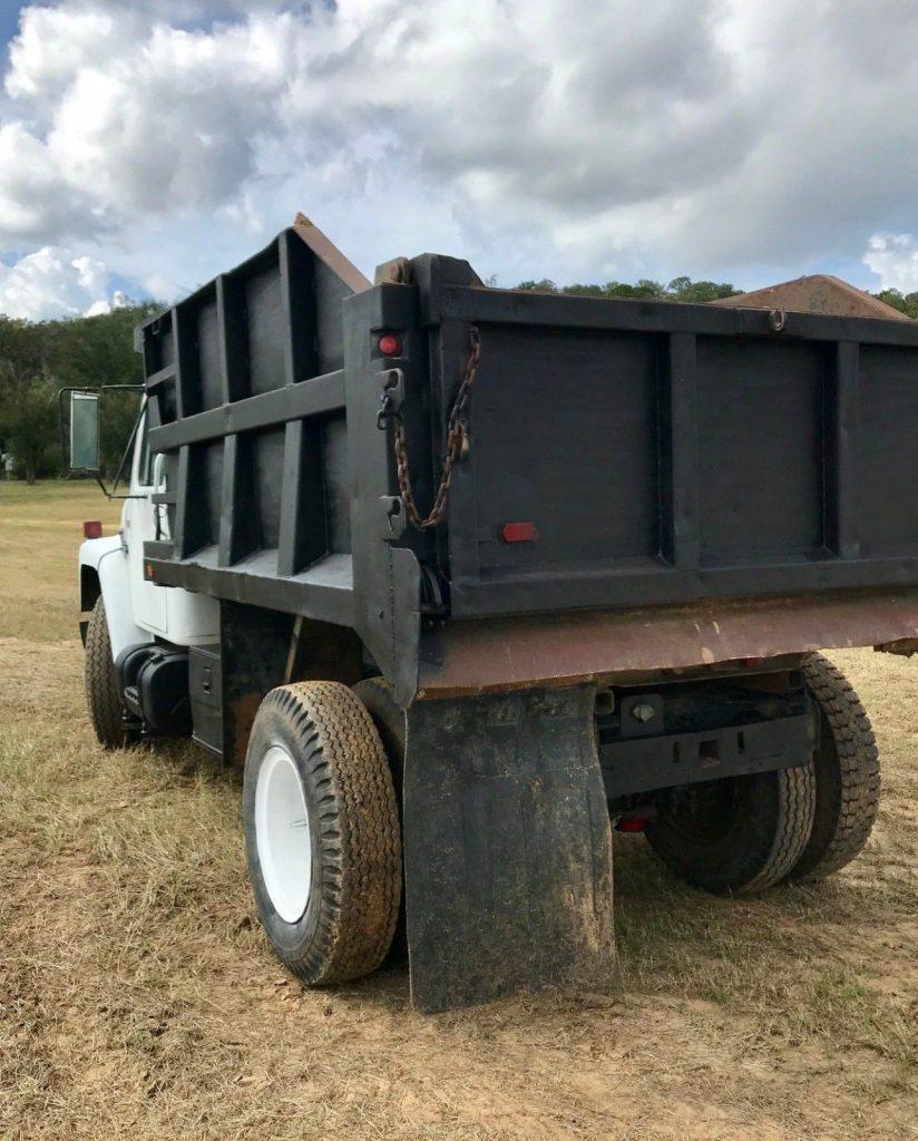 strong and solid 1984 International S1700 dump truck