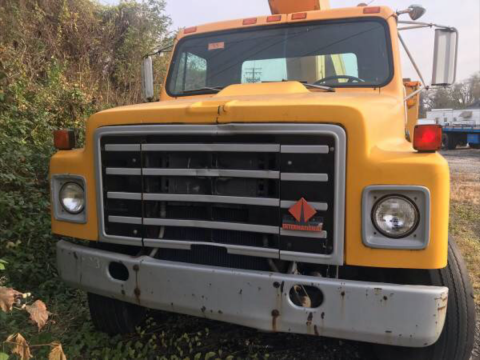 airbag equipped 1986 International S1900 bucket truck for sale
