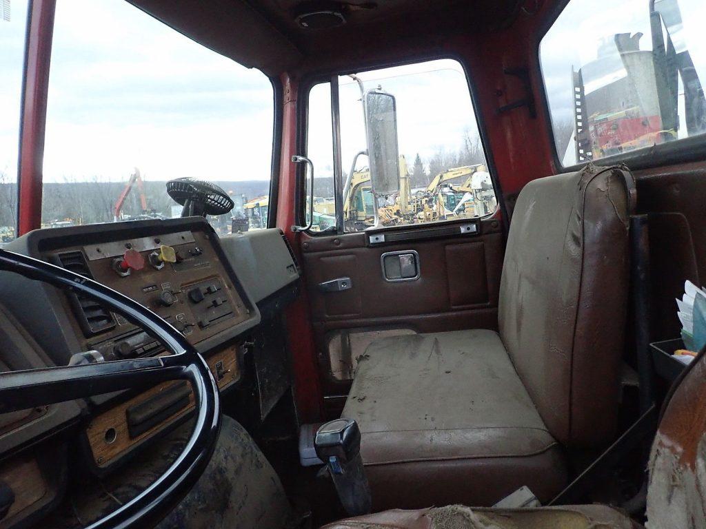 excellent runing 1988 Autocar ACL64 truck