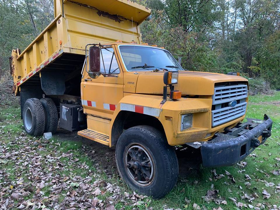 low miles 1986 Ford F800 truck