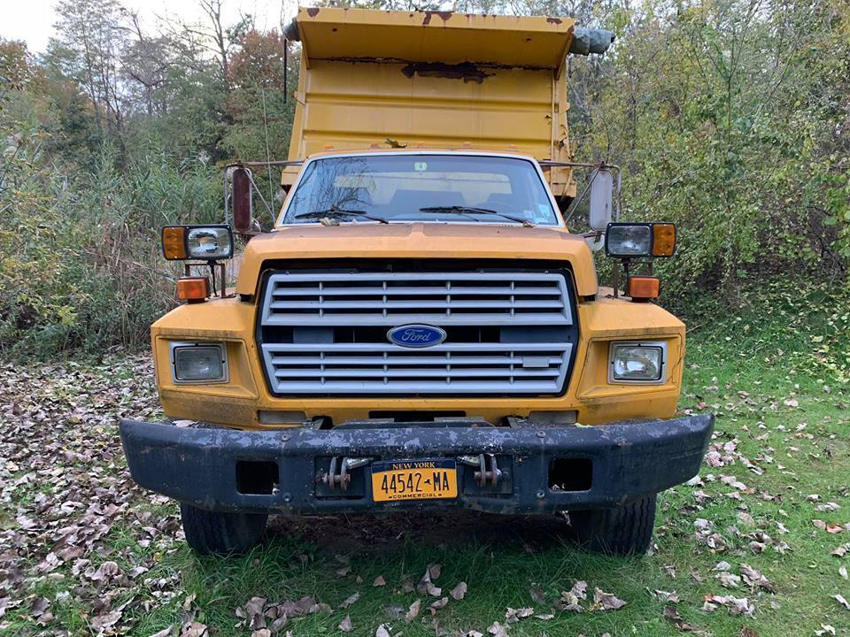 low miles 1986 Ford F800 truck