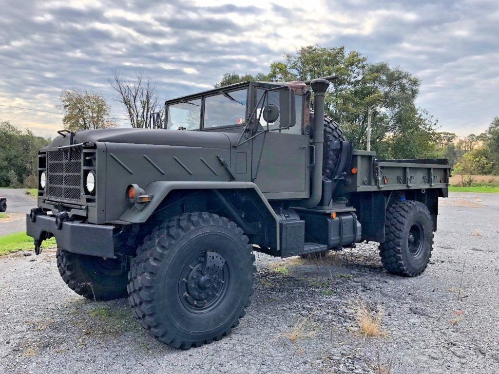 low miles 1991 BMY M931 A2 5 Ton Bobbed truck
