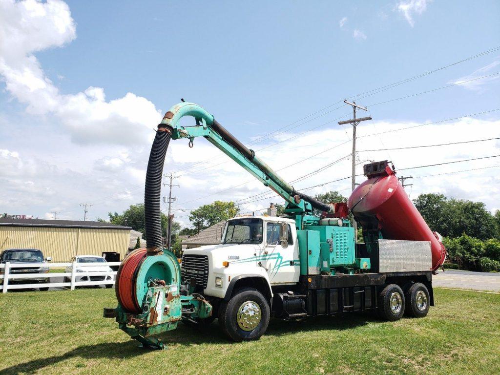 great shape 1995 Ford 8000 Vacuum truck