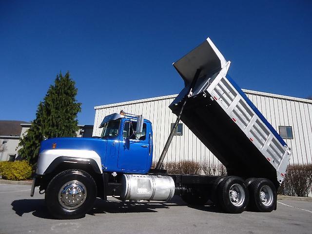great working 1993 Mack RD690S truck