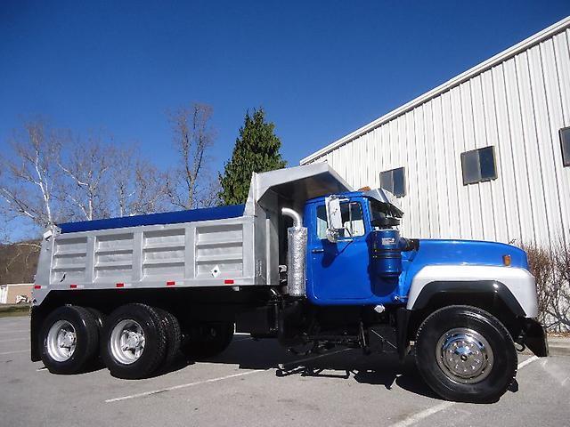 great working 1993 Mack RD690S truck