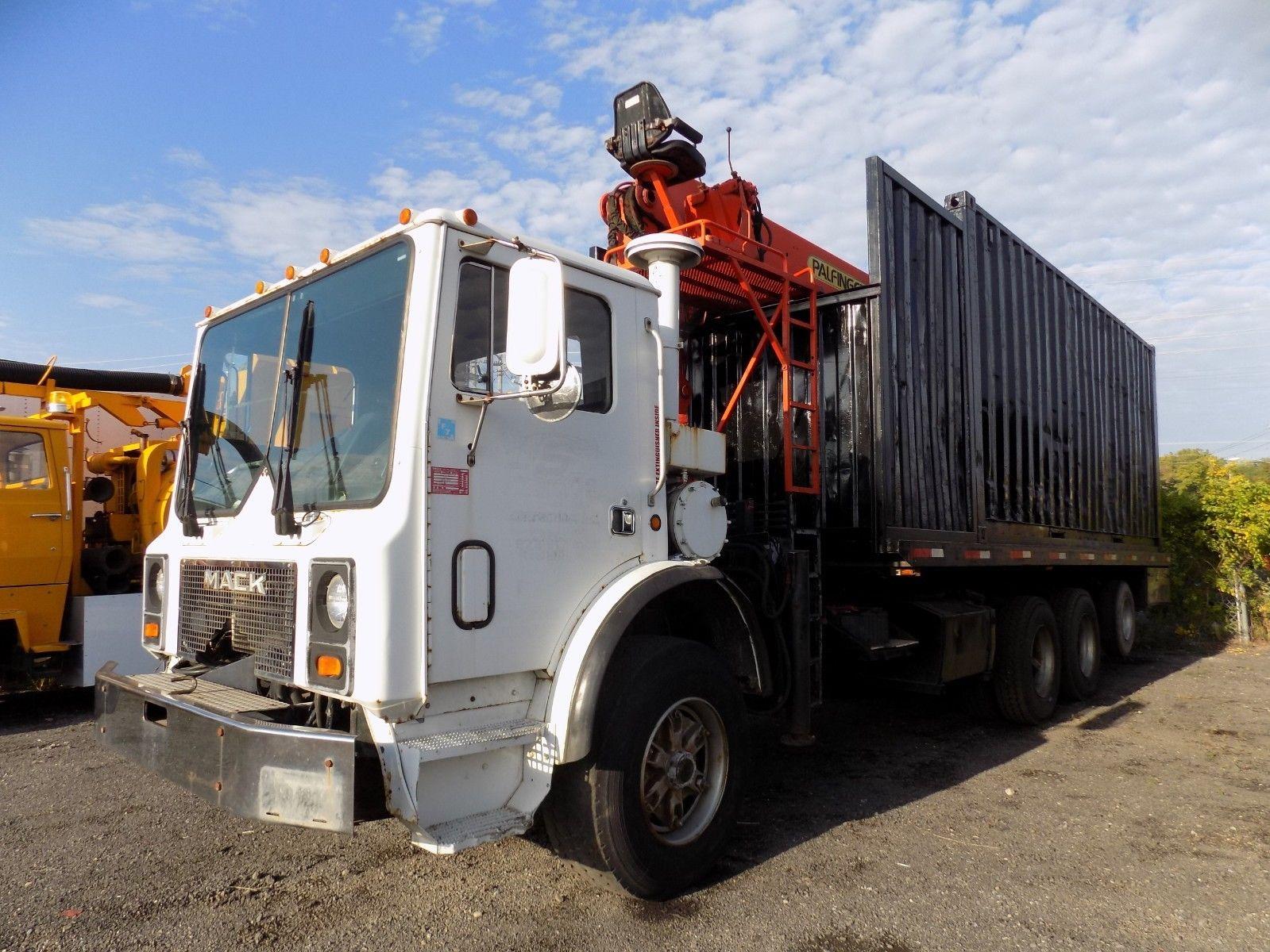 heavy duty 1994 Mack MR690S Grapple Truck for sale