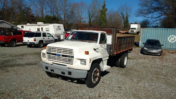low mileage 1993 Ford F600 truck