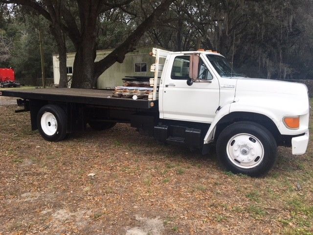 low miles 1995 Ford F800 truck
