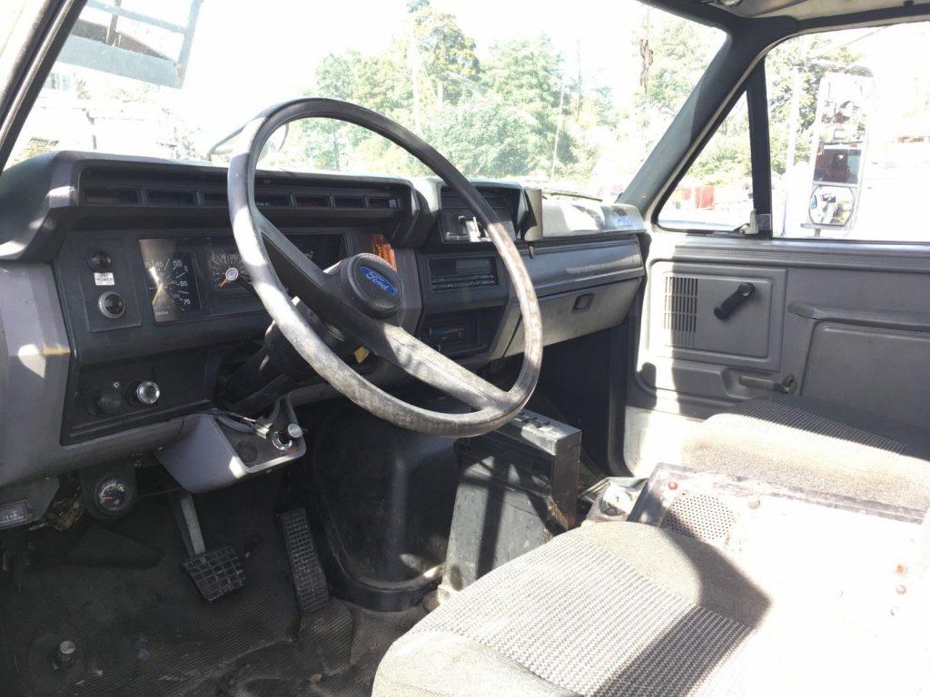 ready to work 1996 Ford F800 truck